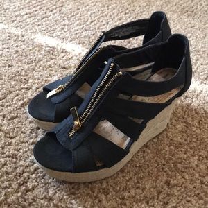 Steve Madden look alike classic zipper wedge